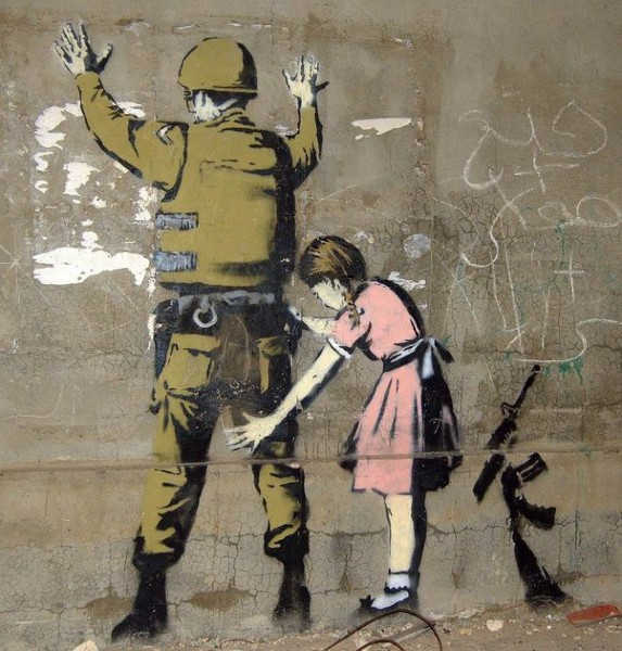 "La petite fille et le soldat" de Banksy - Bethléem 2008 - (peinture murale au pochoir)